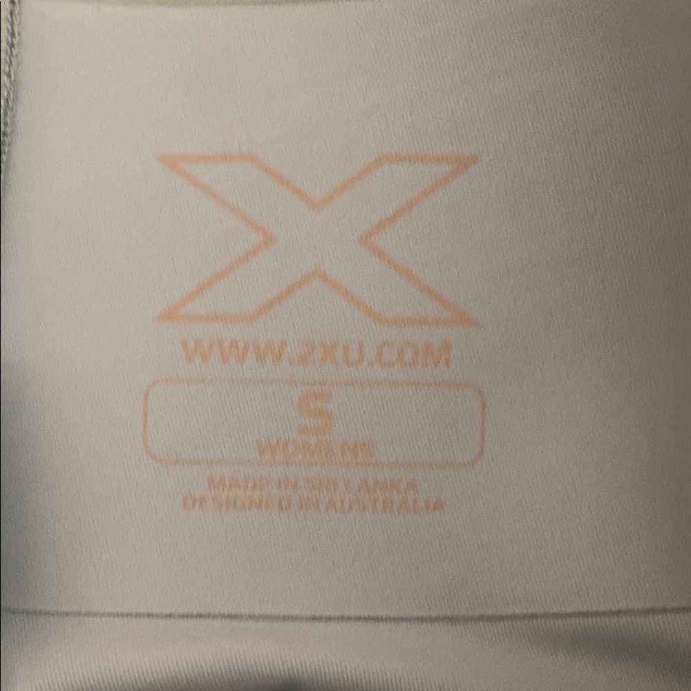 2xu Vibrant Blue and Green Leggings for Dynamic Performance